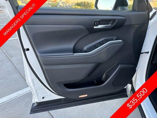 used 2023 Toyota Highlander car