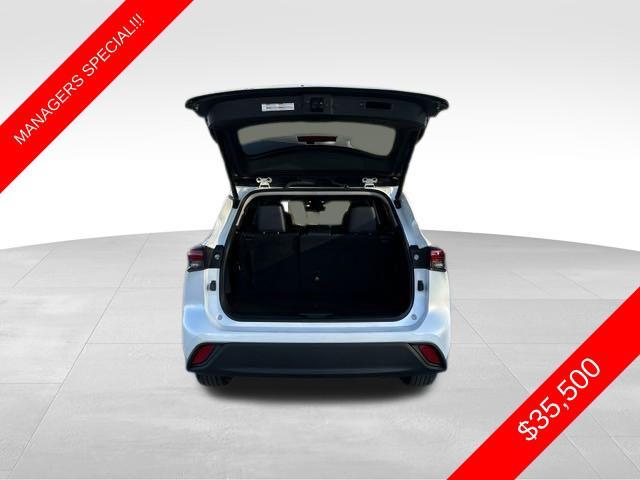 used 2023 Toyota Highlander car