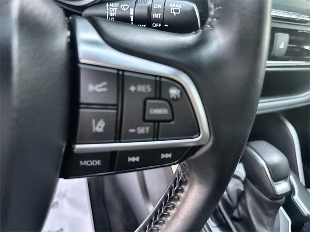 used 2021 Toyota Highlander Hybrid car, priced at $29,600