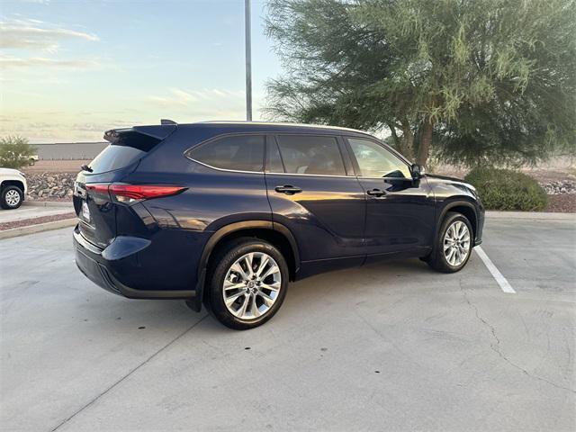 used 2022 Toyota Highlander car, priced at $37,200
