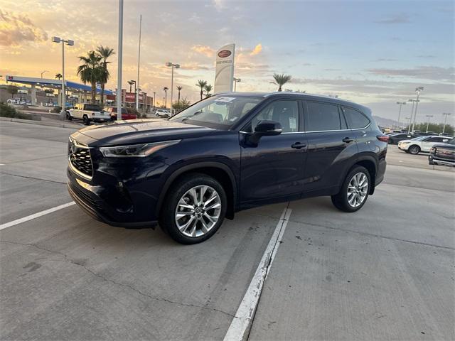 used 2022 Toyota Highlander car, priced at $37,200
