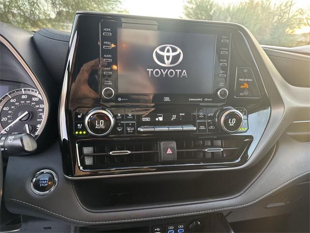 used 2022 Toyota Highlander car, priced at $37,200