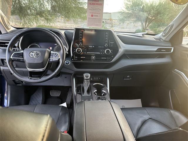 used 2022 Toyota Highlander car, priced at $37,200