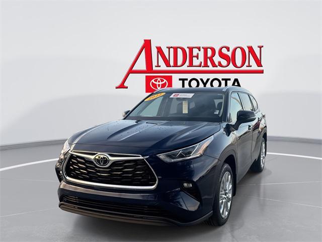 used 2022 Toyota Highlander car, priced at $37,200