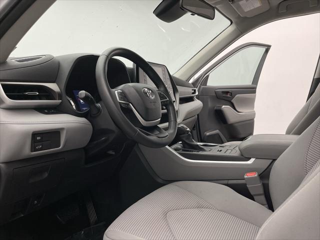 used 2022 Toyota Highlander car, priced at $31,399