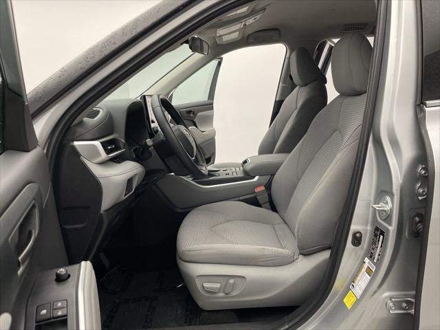 used 2022 Toyota Highlander car, priced at $31,399