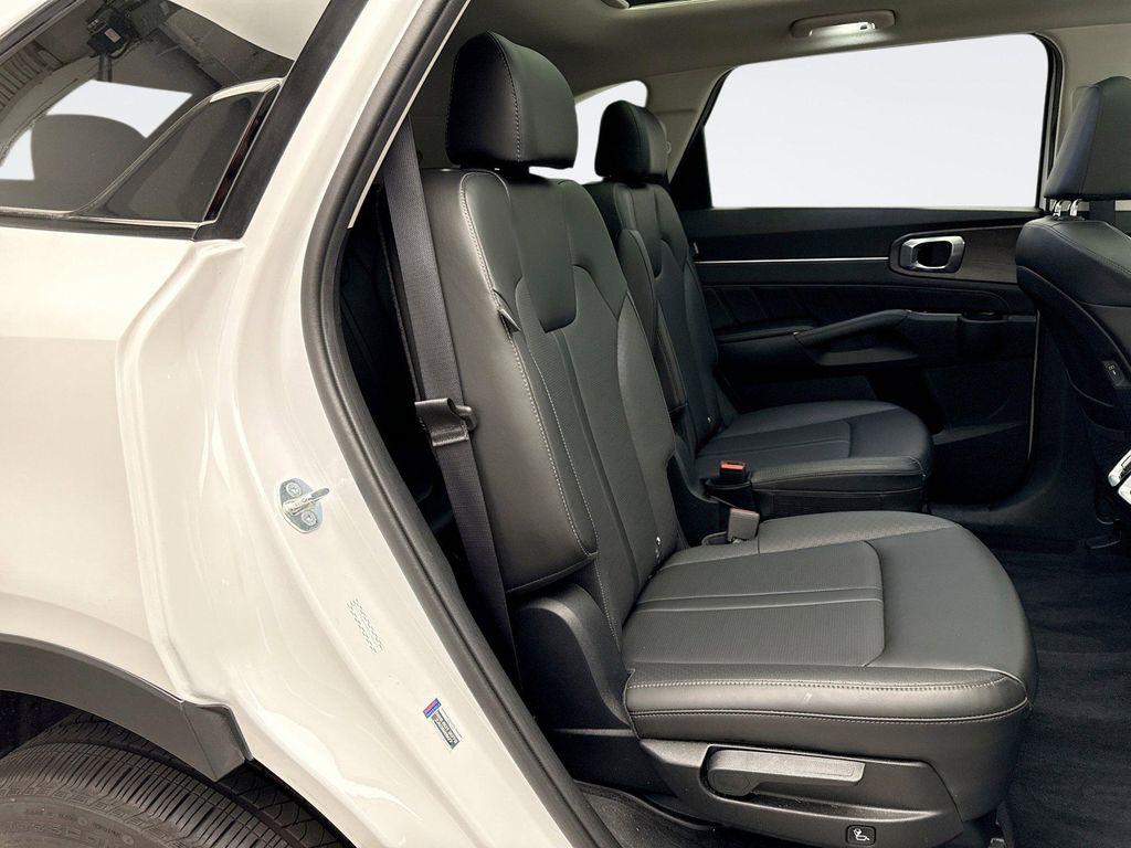 used 2025 Kia Sorento car, priced at $38,298