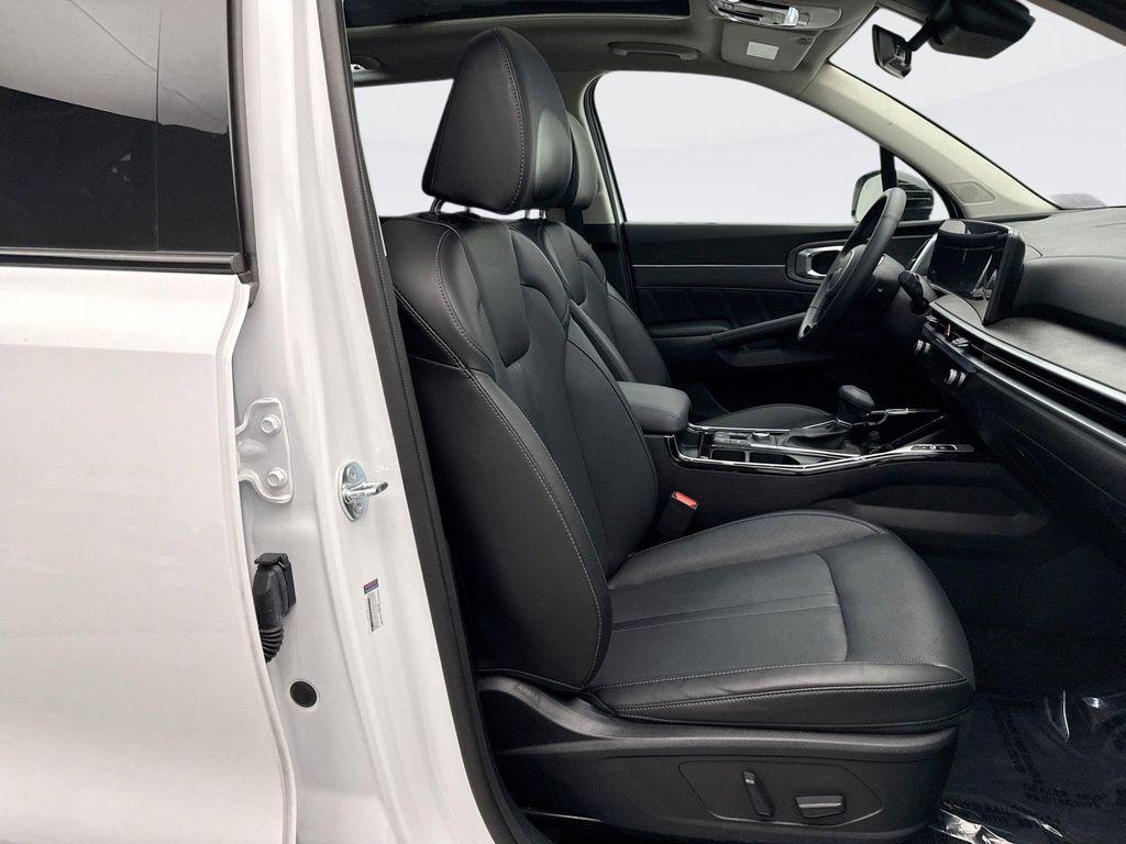 used 2025 Kia Sorento car, priced at $38,298