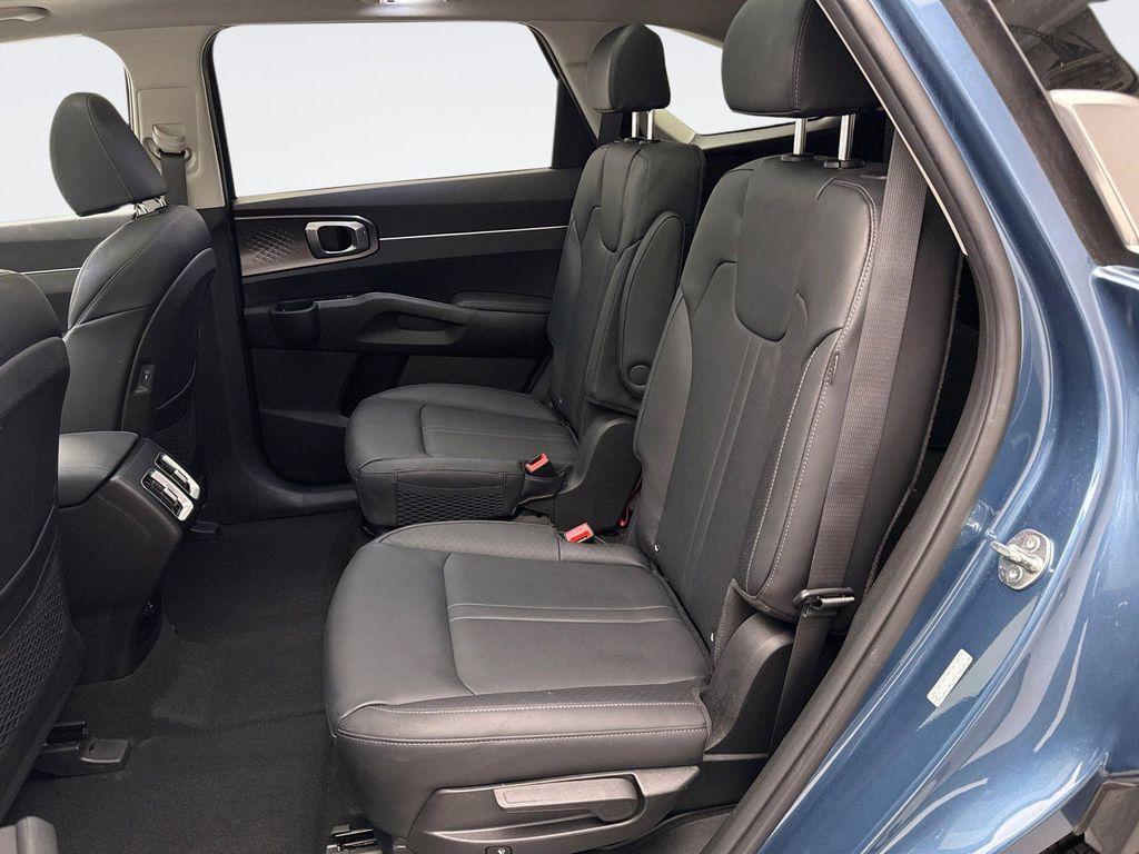 used 2025 Kia Sorento Hybrid car, priced at $37,598