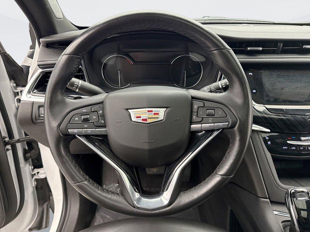 used 2023 Cadillac XT6 car, priced at $35,997