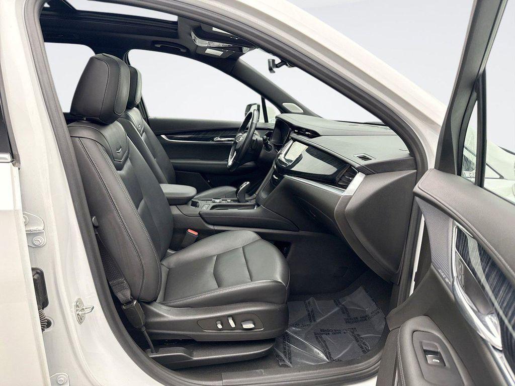 used 2023 Cadillac XT6 car, priced at $35,997