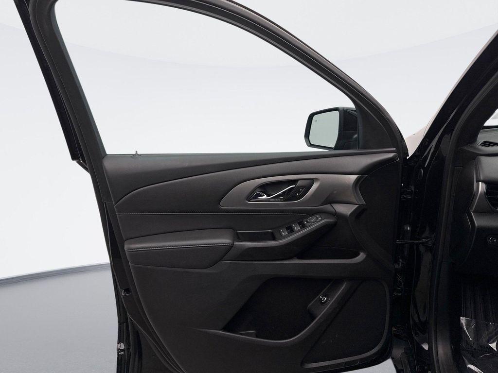 used 2023 Chevrolet Traverse car, priced at $26,946