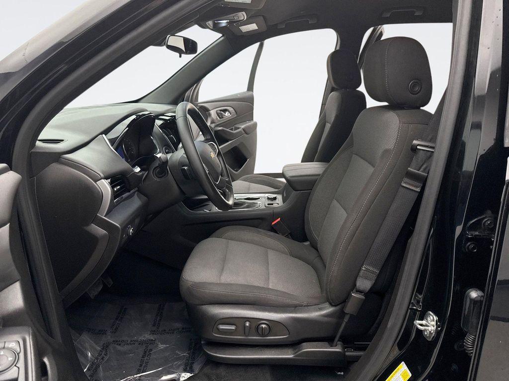 used 2023 Chevrolet Traverse car, priced at $26,946