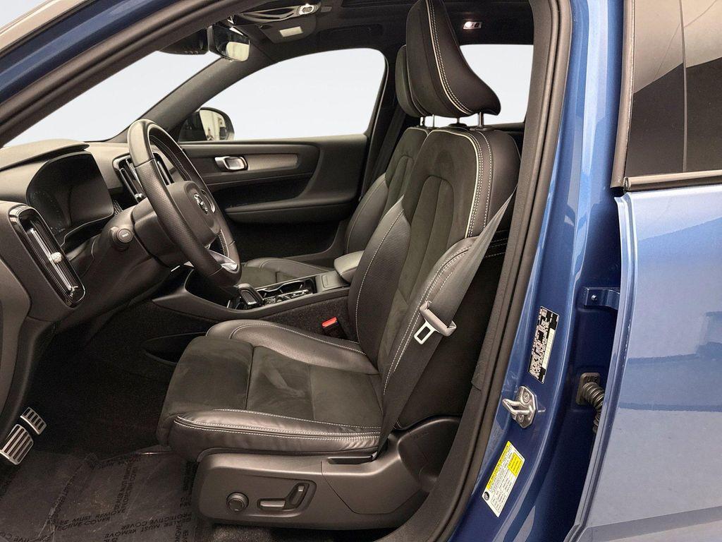 used 2021 Volvo XC40 car, priced at $21,946