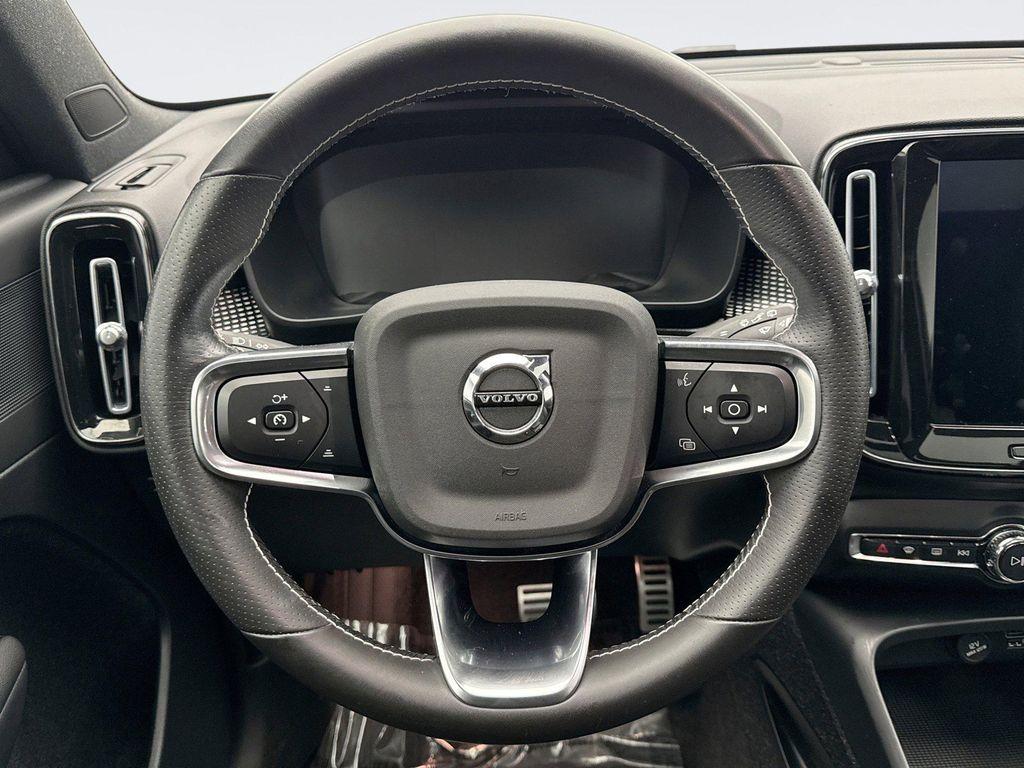 used 2021 Volvo XC40 car, priced at $21,946
