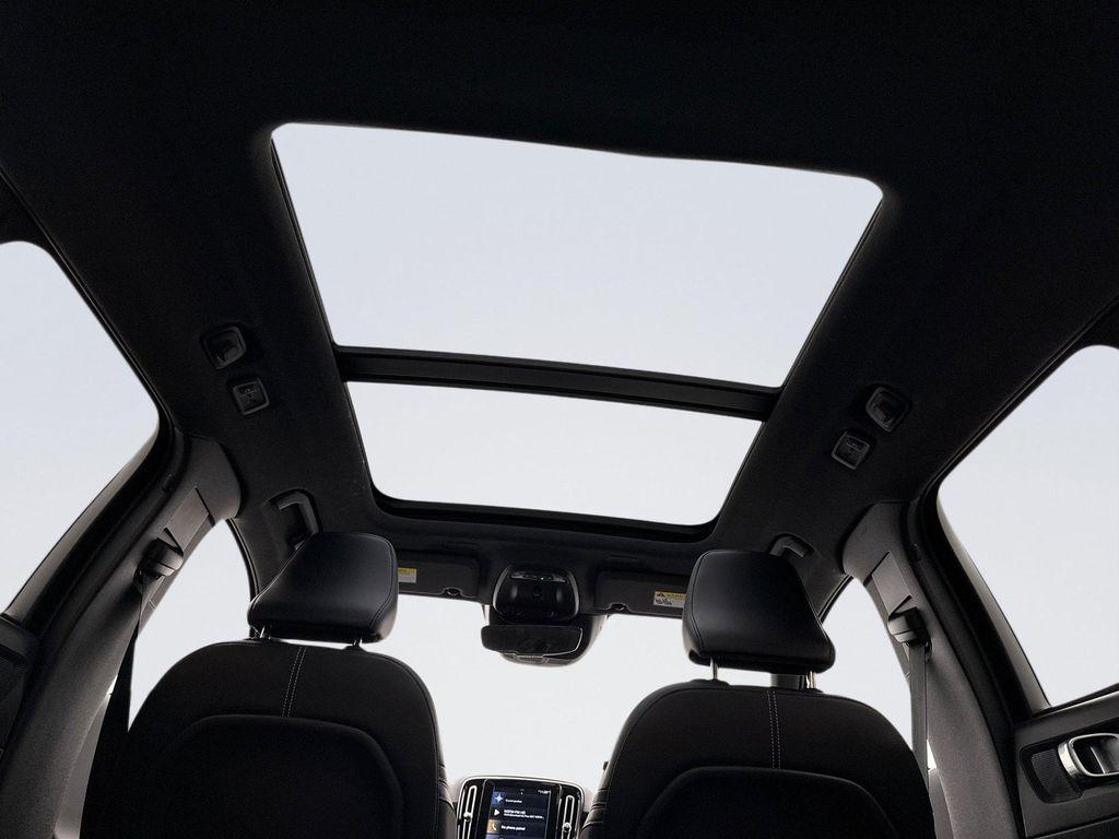 used 2021 Volvo XC40 car, priced at $21,946