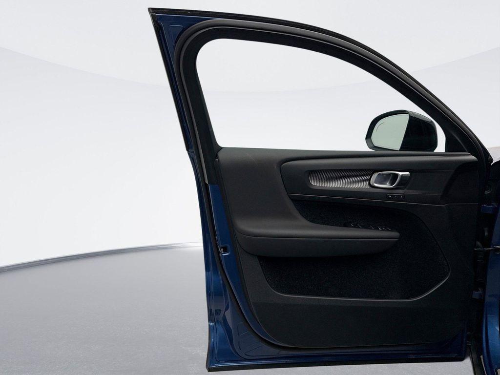 used 2021 Volvo XC40 car, priced at $21,946