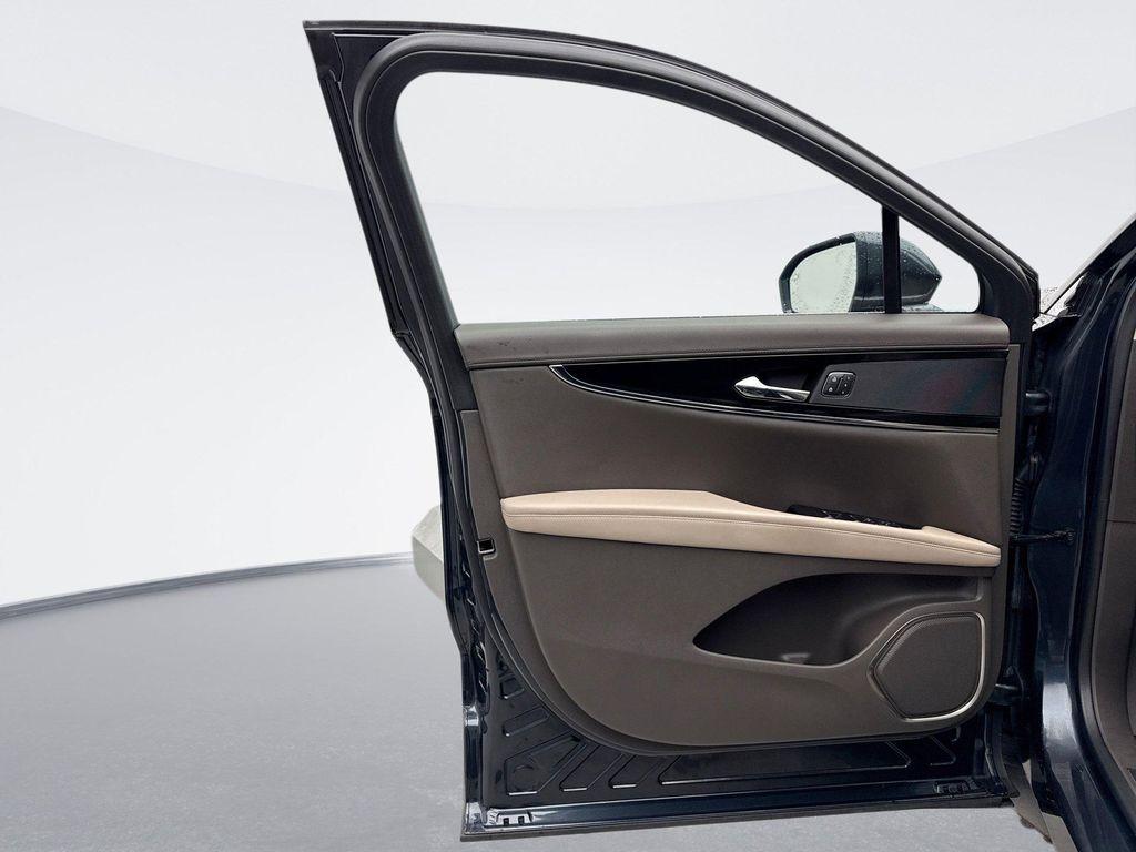 used 2022 Lincoln Nautilus car, priced at $33,298