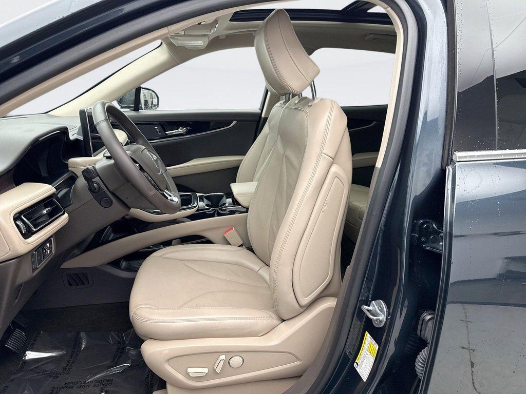 used 2022 Lincoln Nautilus car, priced at $33,298