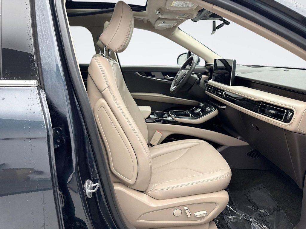 used 2022 Lincoln Nautilus car, priced at $33,298