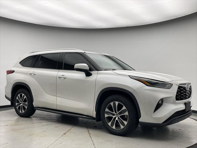 used 2021 Toyota Highlander car, priced at $34,999