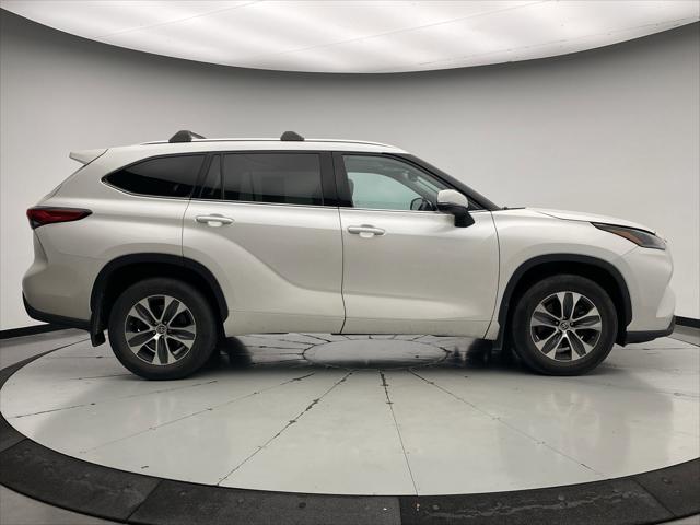 used 2021 Toyota Highlander car, priced at $34,999