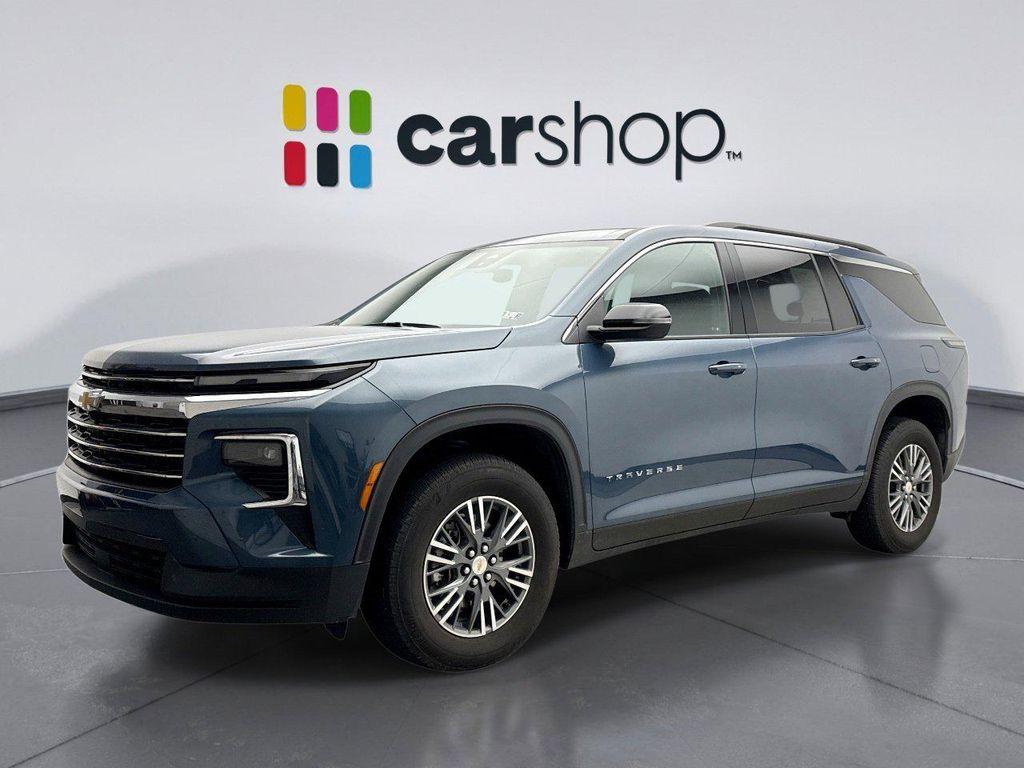 used 2025 Chevrolet Traverse car, priced at $37,200
