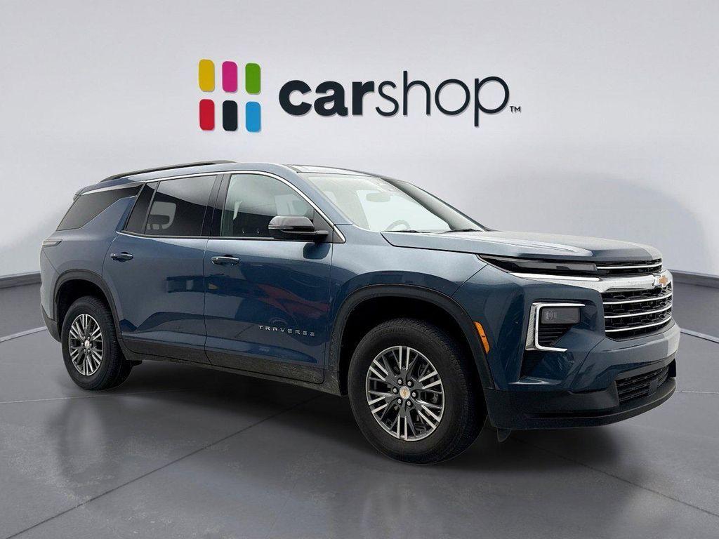used 2025 Chevrolet Traverse car, priced at $37,200