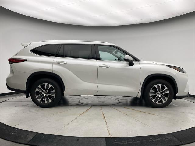 used 2021 Toyota Highlander car, priced at $38,600