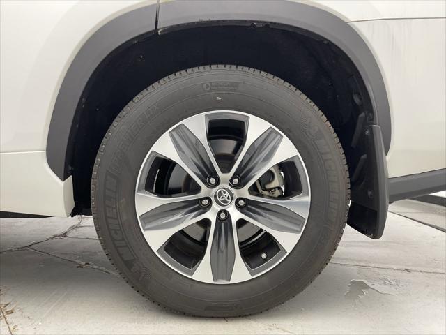 used 2021 Toyota Highlander car, priced at $38,600