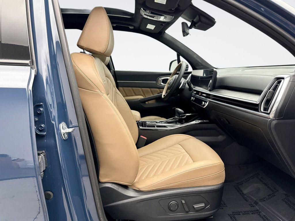 used 2025 Kia Sorento car, priced at $40,099