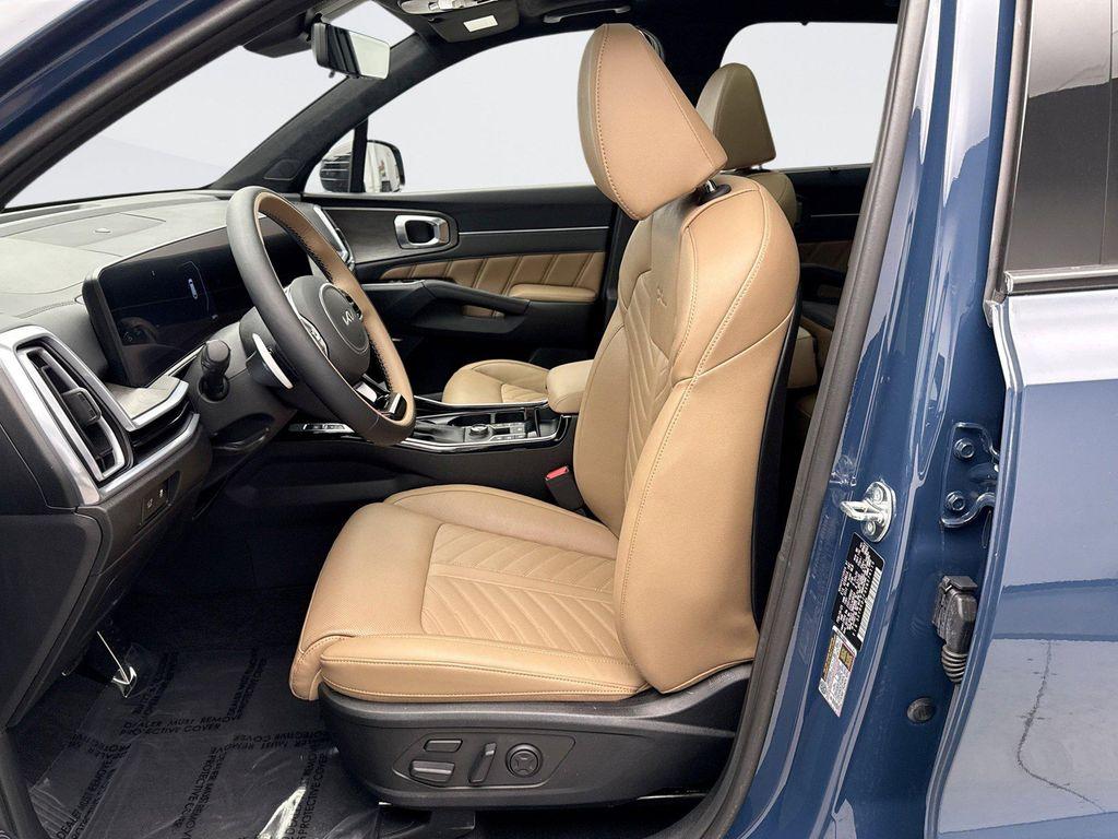 used 2025 Kia Sorento car, priced at $40,099