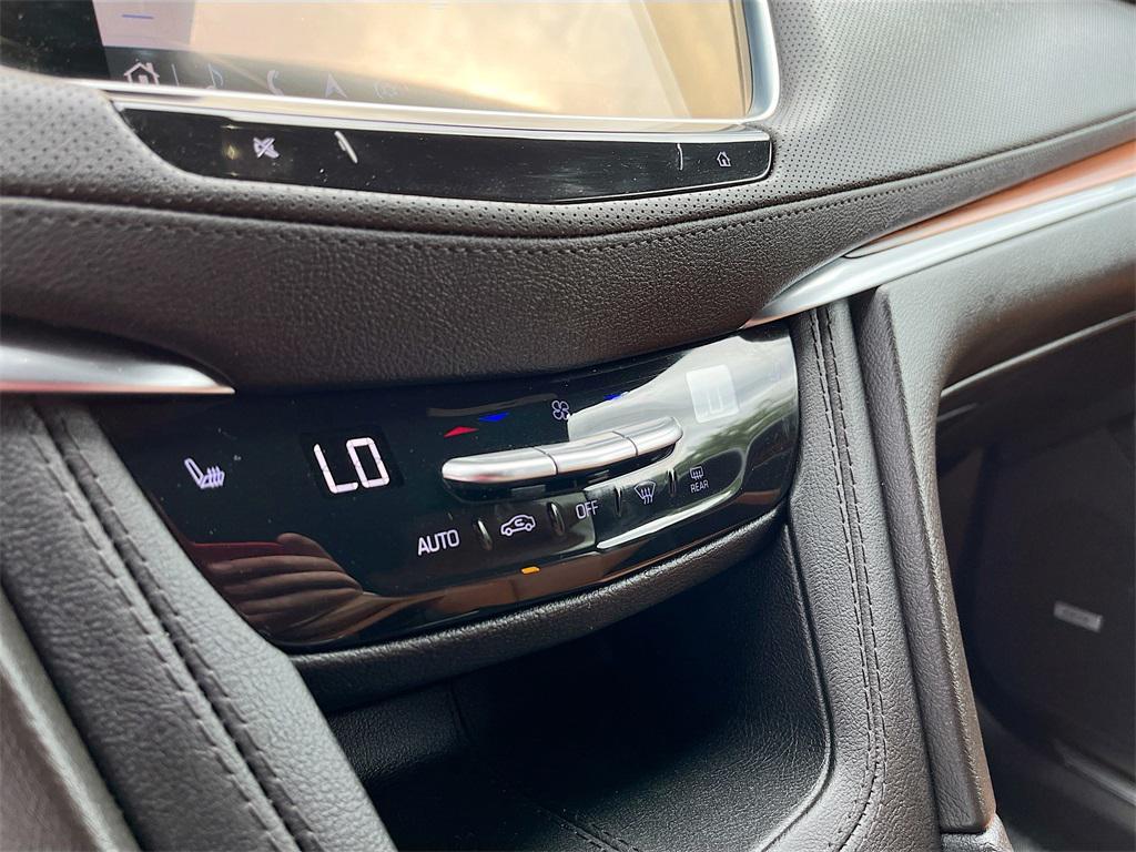 used 2024 Cadillac XT5 car, priced at $40,500
