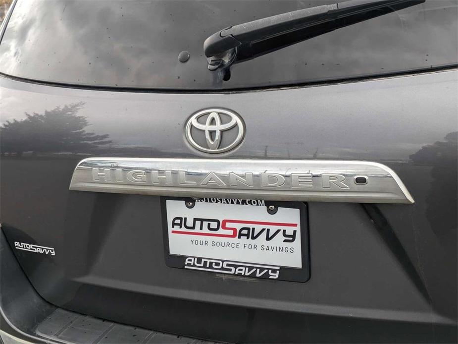 used 2011 Toyota Highlander car, priced at $8,600
