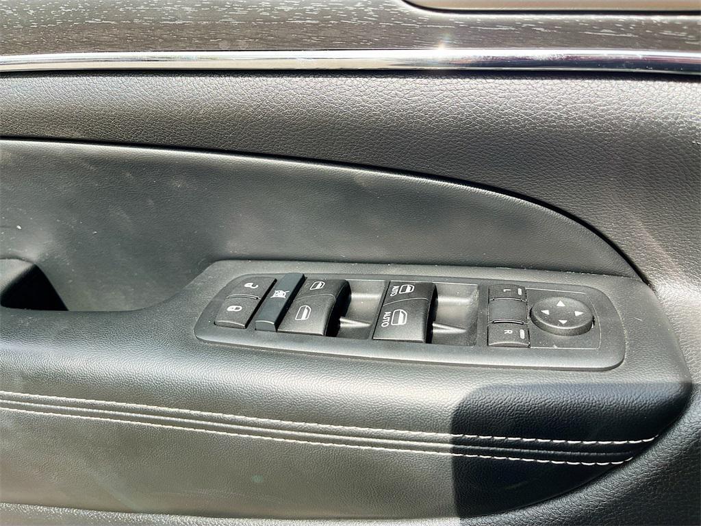 used 2015 Jeep Grand Cherokee car, priced at $14,200