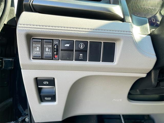 used 2022 Honda Odyssey car, priced at $27,000