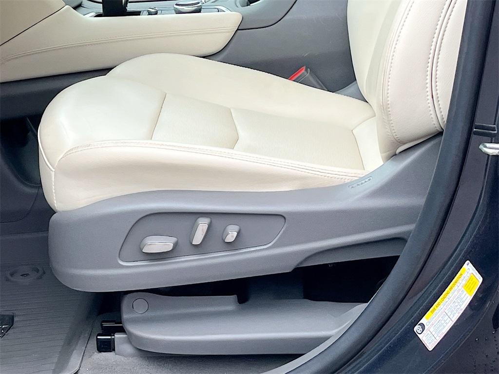 used 2021 Cadillac XT5 car, priced at $28,800