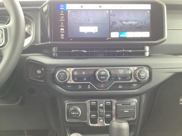 new 2025 Jeep Gladiator car, priced at $46,887