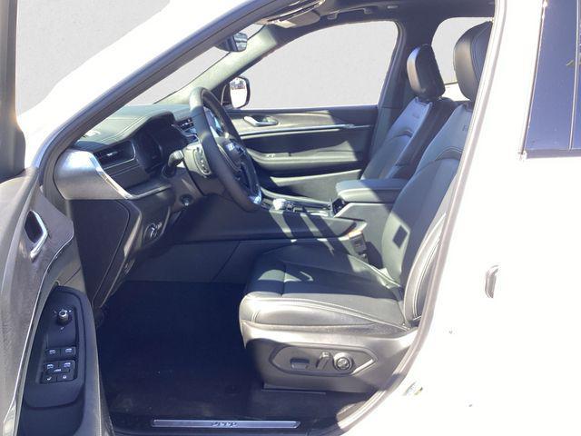 new 2025 Jeep Grand Cherokee car, priced at $54,579