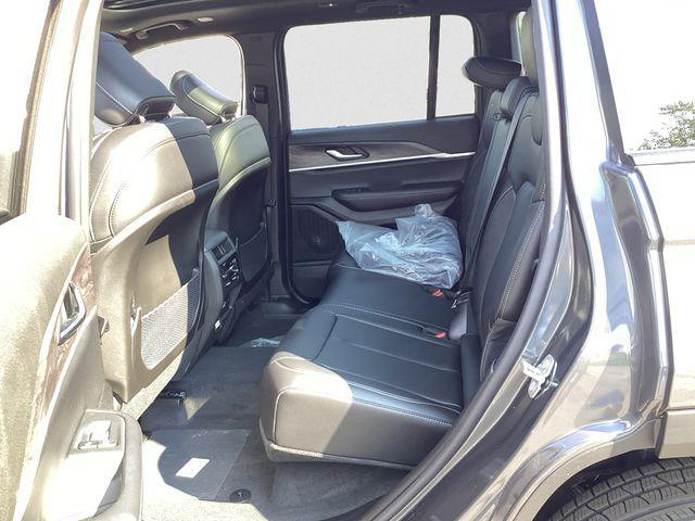 new 2025 Jeep Grand Cherokee car, priced at $48,885