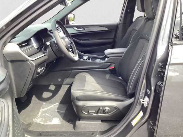 new 2025 Jeep Grand Cherokee car, priced at $38,079