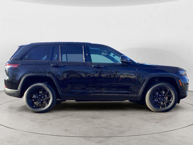 new 2025 Jeep Grand Cherokee car, priced at $43,780