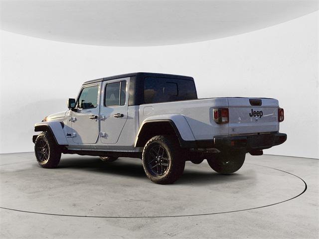 new 2025 Jeep Gladiator car, priced at $51,239