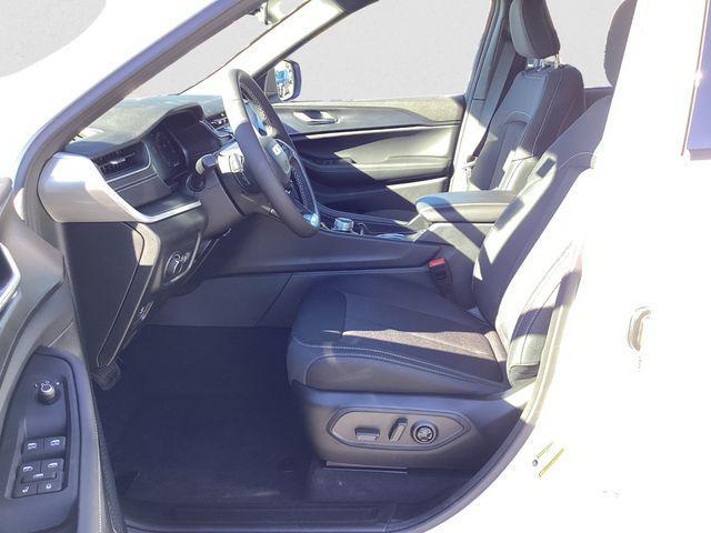 new 2025 Jeep Grand Cherokee car, priced at $35,785