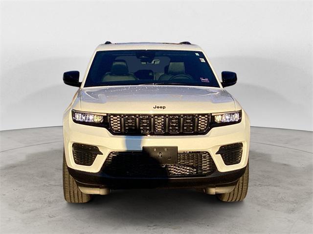 new 2025 Jeep Grand Cherokee car, priced at $43,828