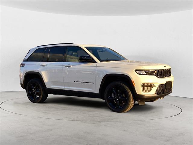 new 2025 Jeep Grand Cherokee car, priced at $43,828