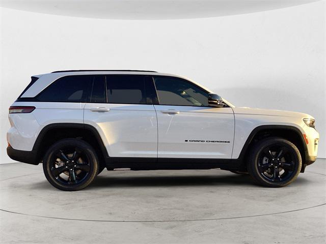 new 2025 Jeep Grand Cherokee car, priced at $43,828