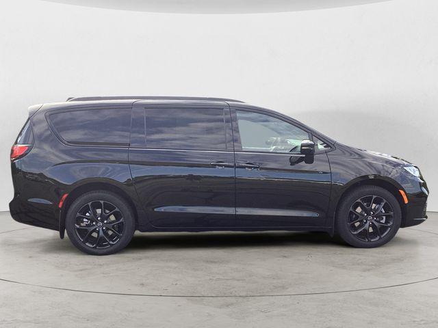 new 2026 Chrysler Pacifica car, priced at $44,698