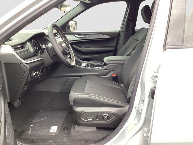 new 2025 Jeep Grand Cherokee car, priced at $39,572