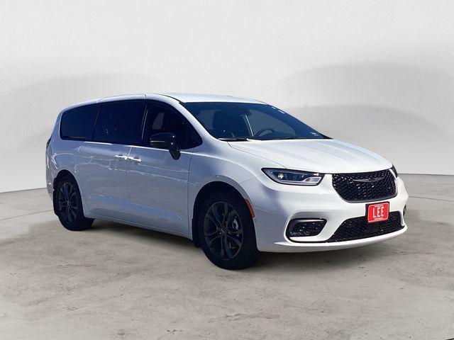 new 2026 Chrysler Pacifica car, priced at $42,797
